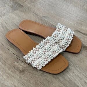 Amazon Cream and Tan Pearl Slide Sandals
